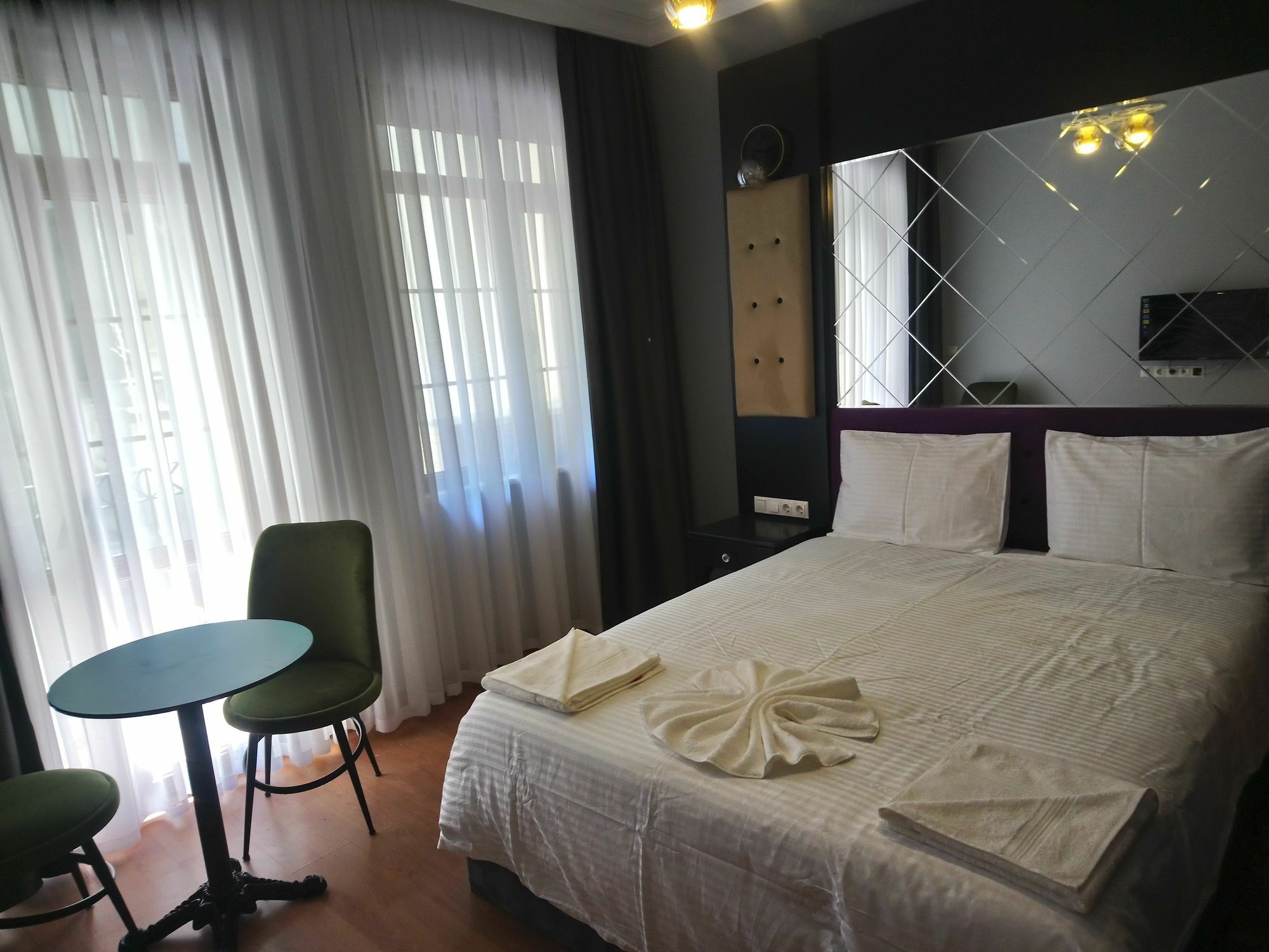 Royal Garden Suite And Hotel Истанбул Екстериор снимка